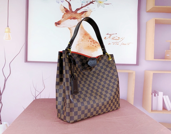 ルイヴィトンバッグ背面デザイン